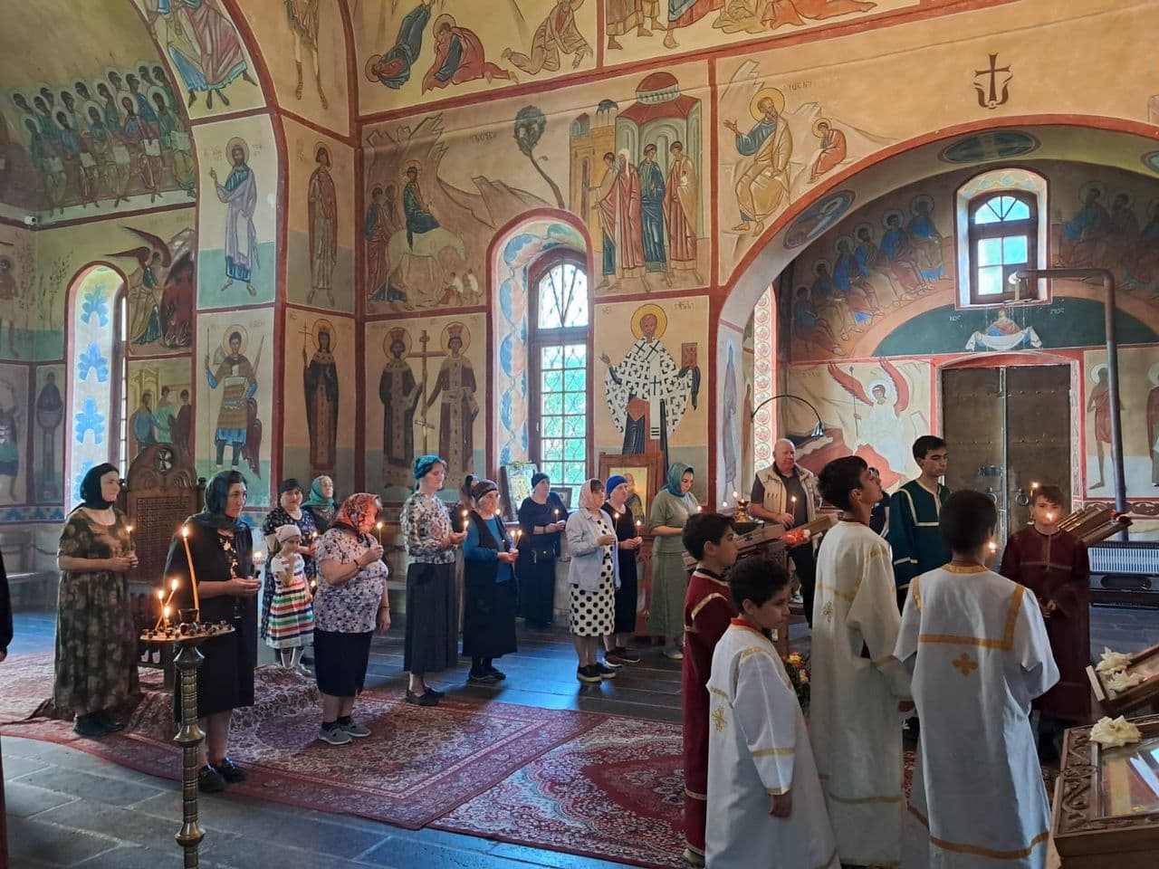 გენერალური საკონსულოს წარმომადგენლები დაესწრნენ წირვას წმინდა ნინოს ხსენების დღესთან დაკავშირებით